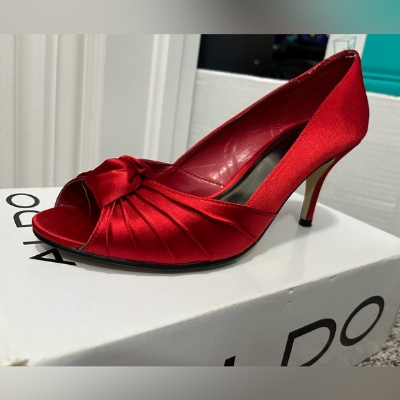Red satin high heels - Picture 2 of 5